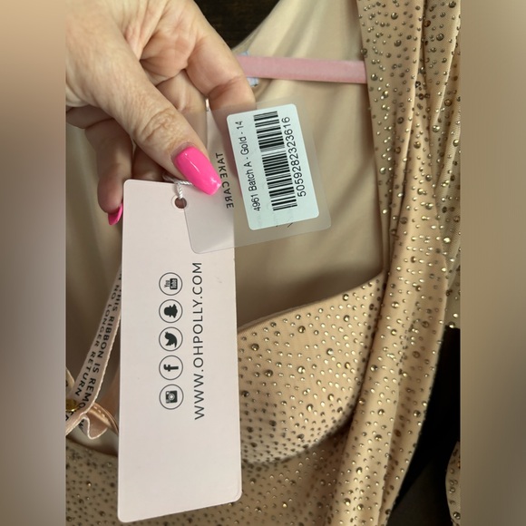 Brand new gorgeous dress!! - Picture 2 of 8